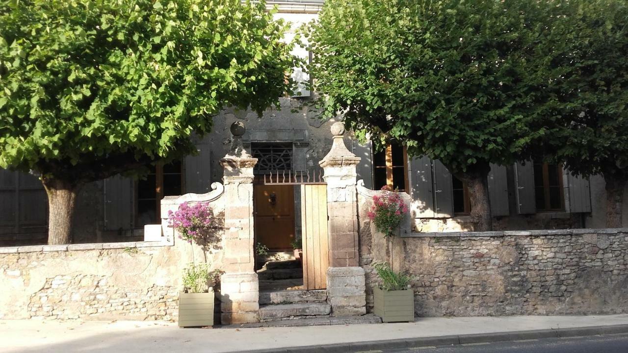 Les Chambres De La Basilique Neuvy-Saint-Sépulchre Exterior photo